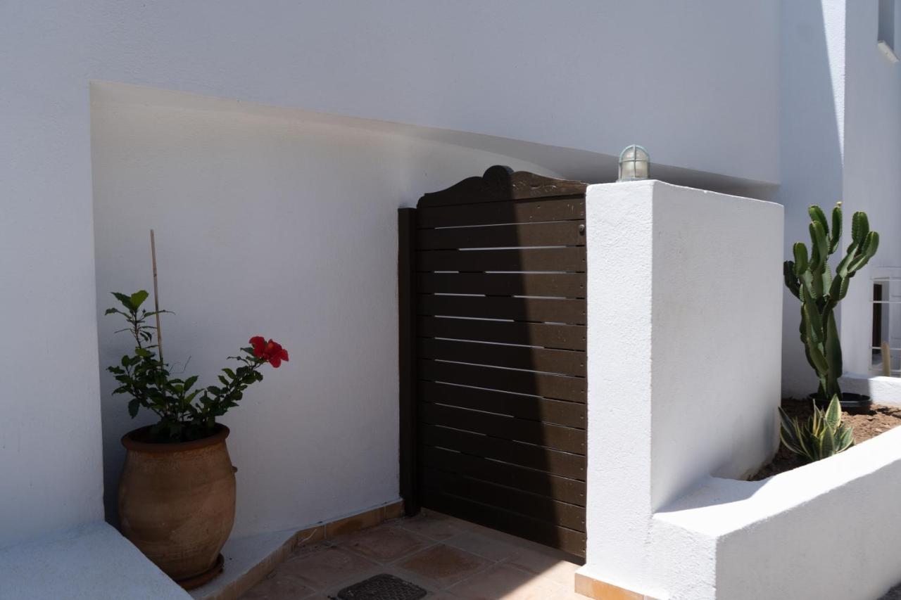 Lotos Beach Home Kini Exterior photo